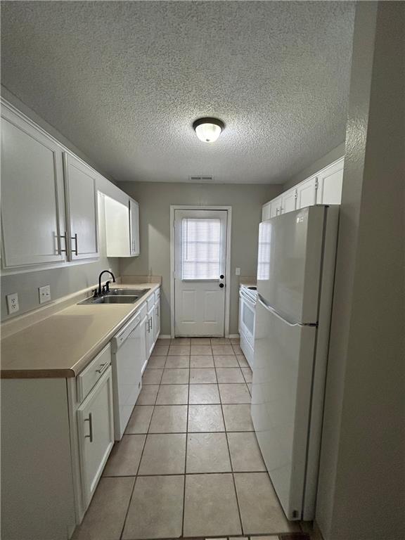 Building Photo - 3403 SW Victoria Pl