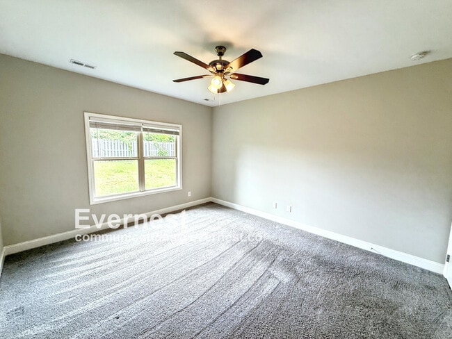 Building Photo - 104 River Pointe Dr