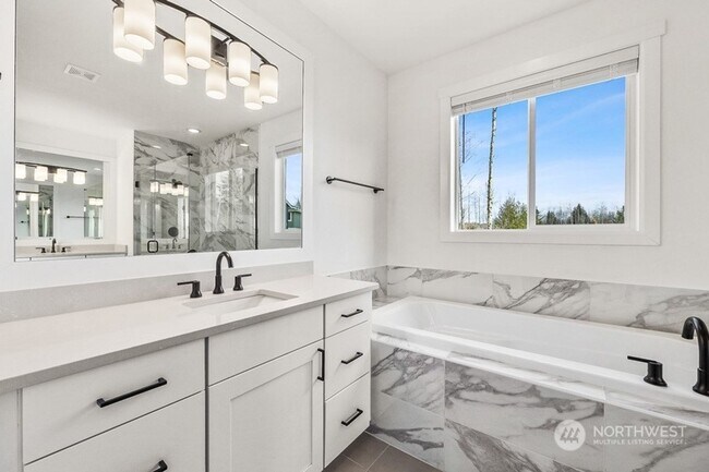 Building Photo - Gorgeous large 4 bedroom home in Tehaleh a...