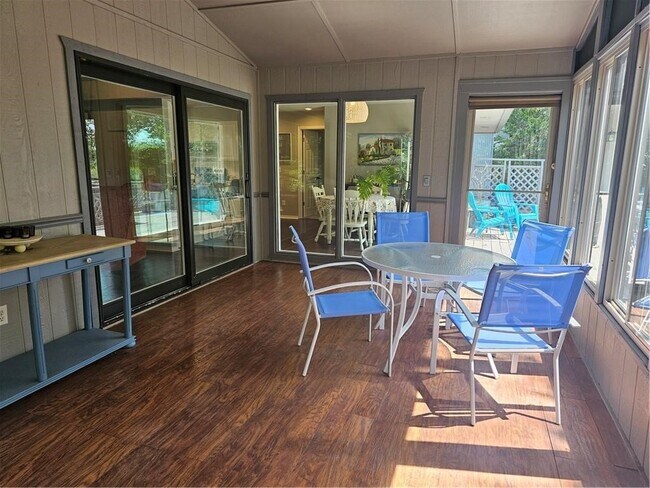 Building Photo - 28 McKenzie Dr