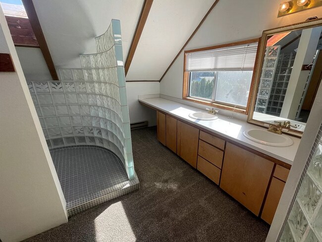 Building Photo - Custom 3 Bedroom Home for Rent