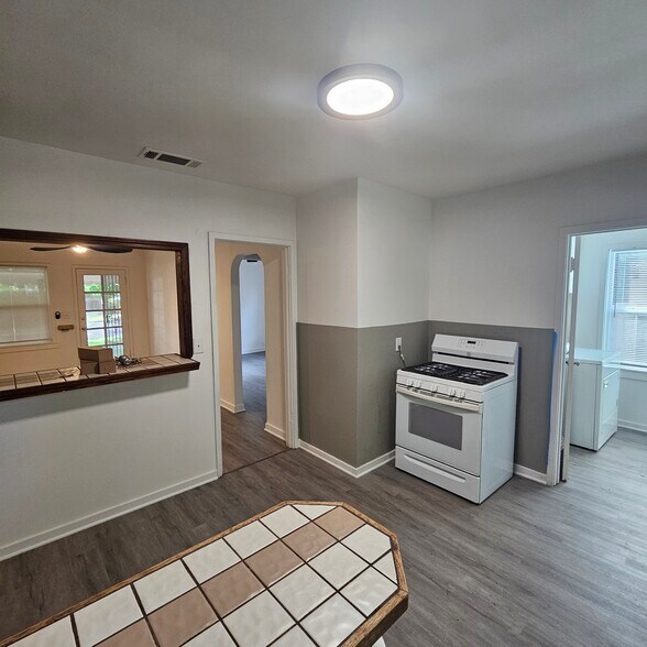 Building Photo - 1211 Laburnum Ave