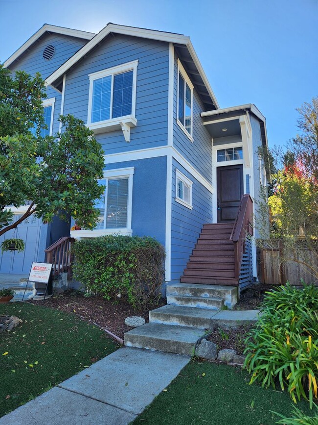 Building Photo - Great Santa Rosa Neighborhood 3 Bedroom, 2.5 Bathrooms