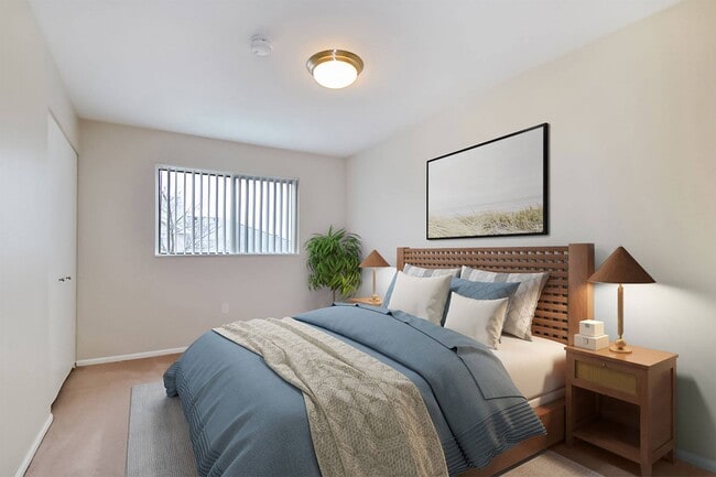 Building Photo - The Lakes of Holland