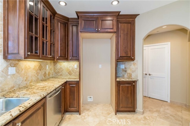 Building Photo - 4551 Coldwater Canyon Ave