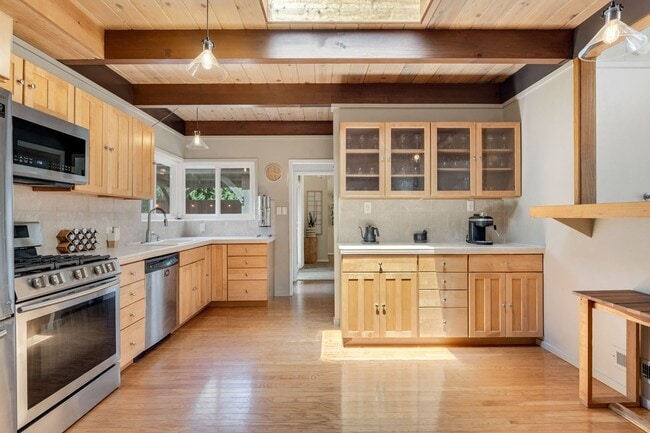 Building Photo - Boulder Creek Sanctuary!