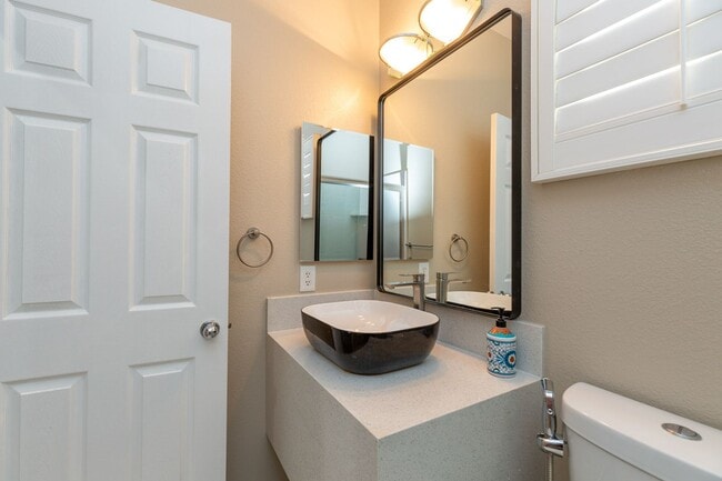 Building Photo - 3 bed, 2.5 bath DETACHED home in SCRIPPS RANCH
