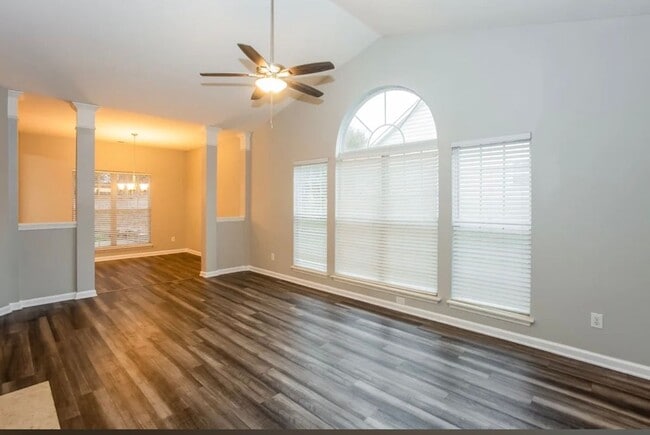 Building Photo - 8311 Springhead Ln