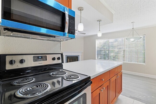 Building Photo - 2750 Holly Hall St