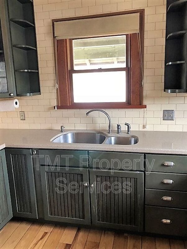 Building Photo - 579 Buchon