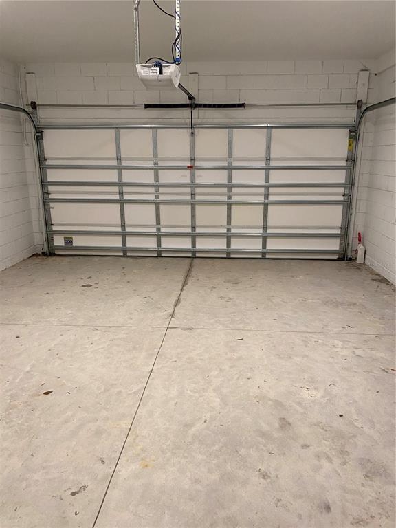 Building Photo - 2581 Royal Jasmine Ct