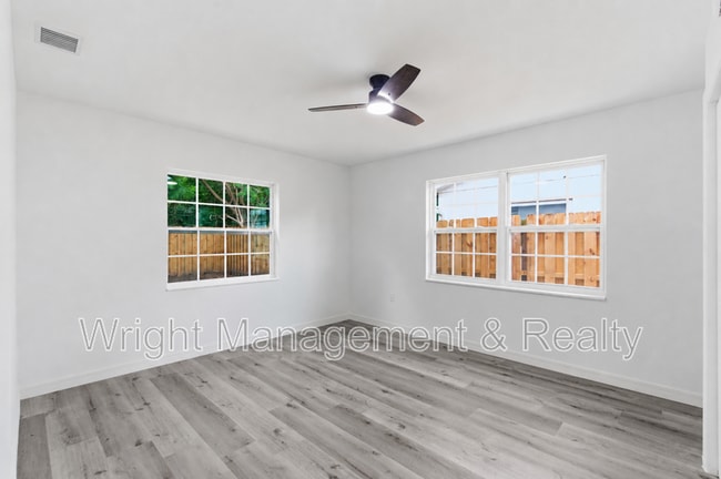 Building Photo - 3029 Corona Dr