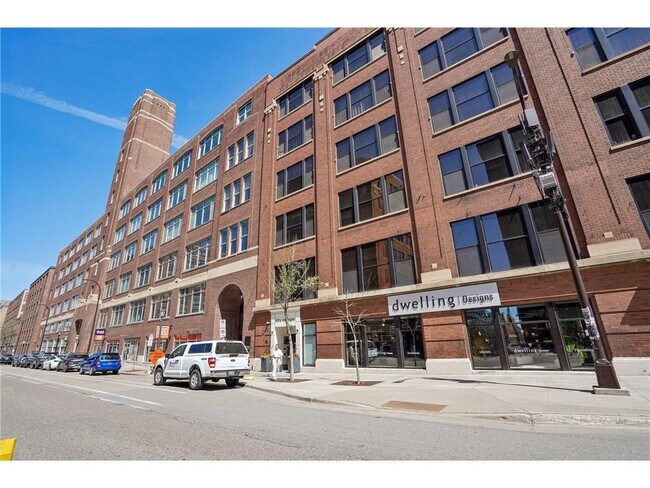 Building Photo - 700 N Washington Ave
