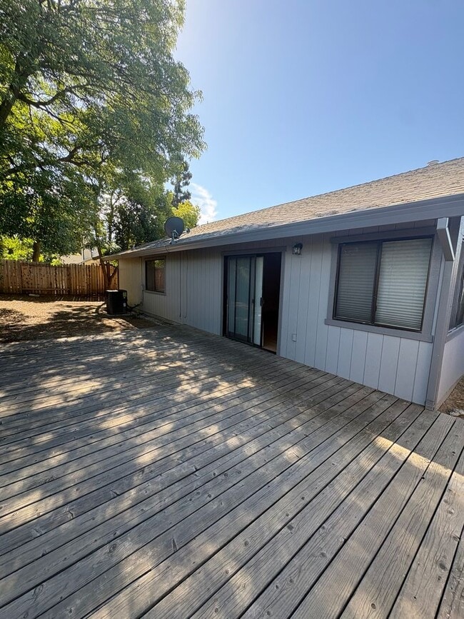 Building Photo - Spacious 3bed/2bath home in Antelope