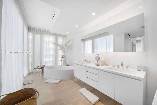 Building Photo - 9111 Collins Ave