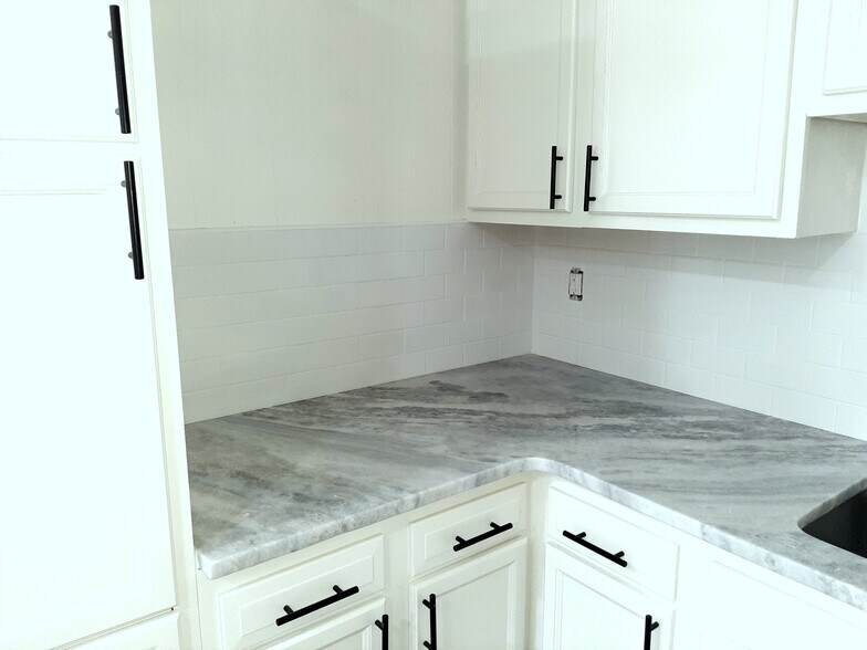 Building Photo - 19 W Washington St Apt 3