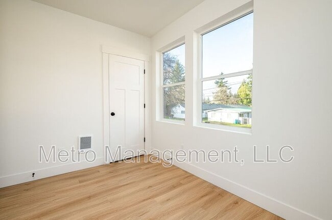 Building Photo - 12094 SE Market St