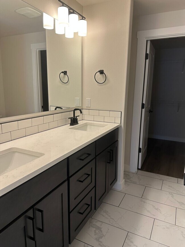 Building Photo - Brand New 2 Bedroom Duplex in SW Redmond