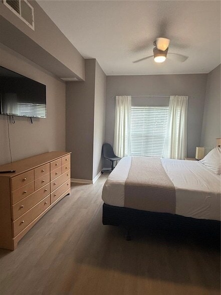 Building Photo - 4000 Santa Maria Dr
