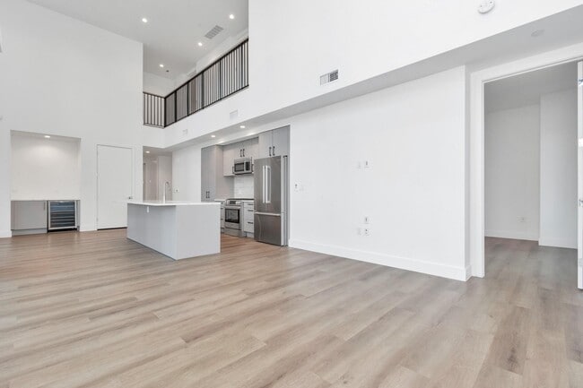 Building Photo - 808 Crawford St