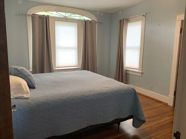 Building Photo - Charming Home in Belmont-Hillsboro Neighborhood, minutes to Vandy and Belmont, Fenced Yard