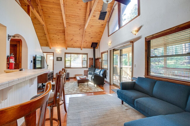 Building Photo - 932 Kiowa Dr
