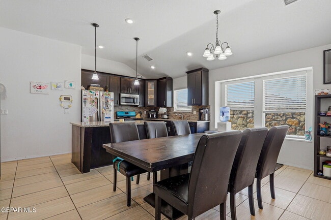 Building Photo - 12748 Tre Maximiliano Ave