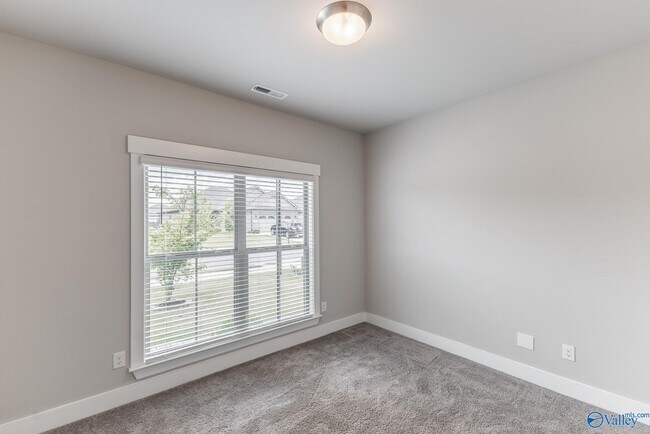 Building Photo - 14741 Greenleaf Dr
