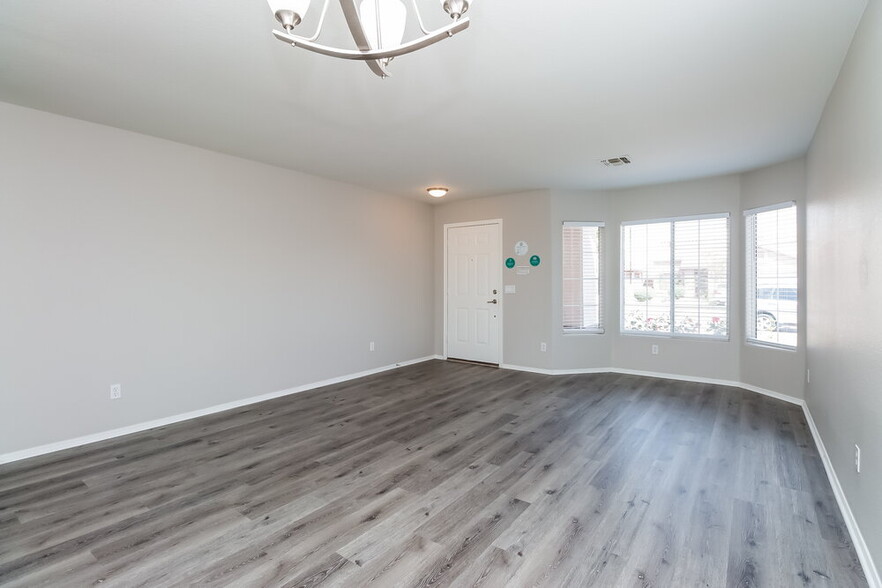 Building Photo - 8213 W Papago St