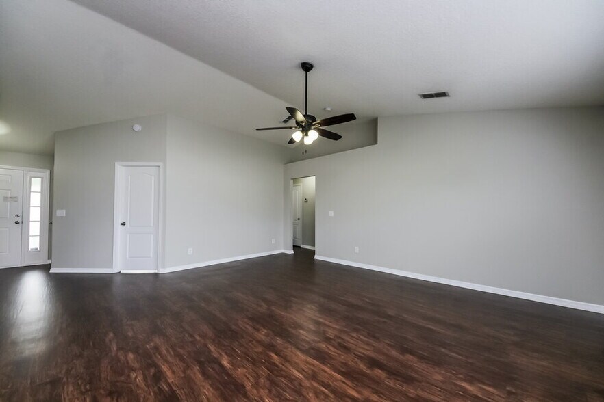 Building Photo - 3623 Doe Run Dr