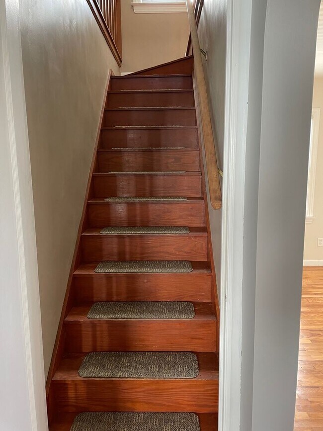 Building Photo - Charming 3-Bedroom Home for Rent – Quiet C...