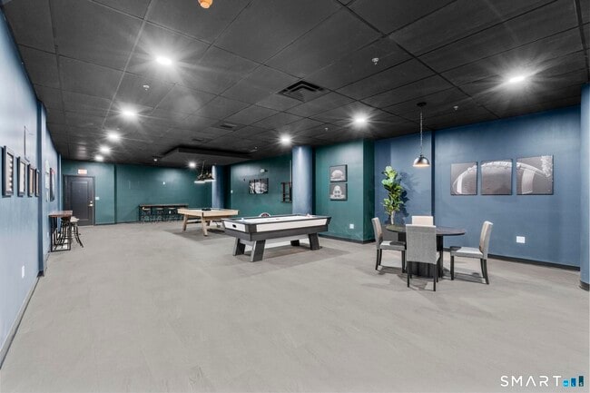 Building Photo - 480 Myrtle St