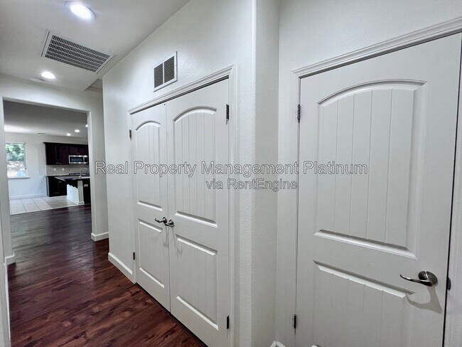 Building Photo - 1697 N Connery Ln
