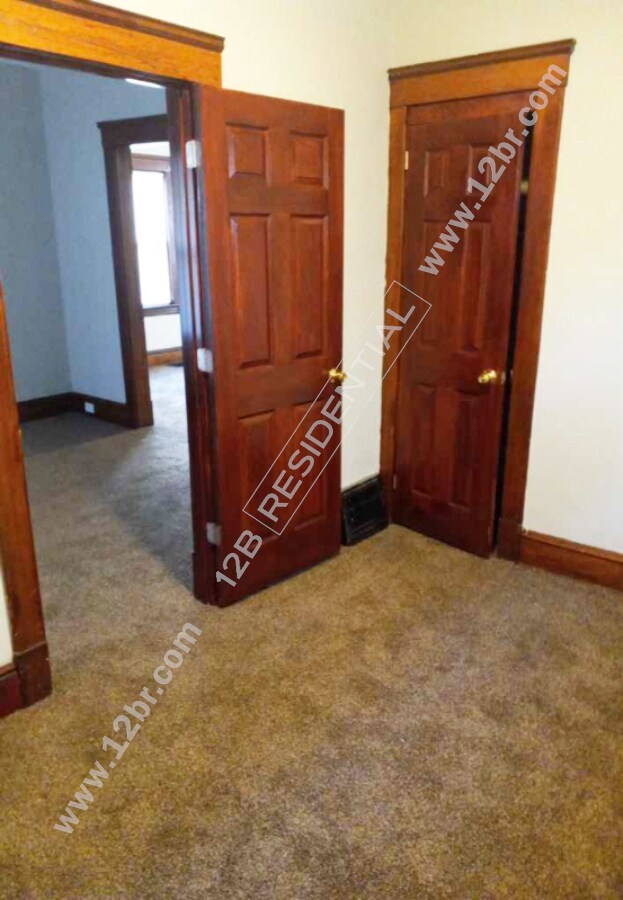 Building Photo - 2-Bedroom Home Near Freeway Access