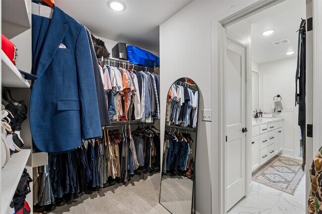 Building Photo - 2232 Los Angeles Ave