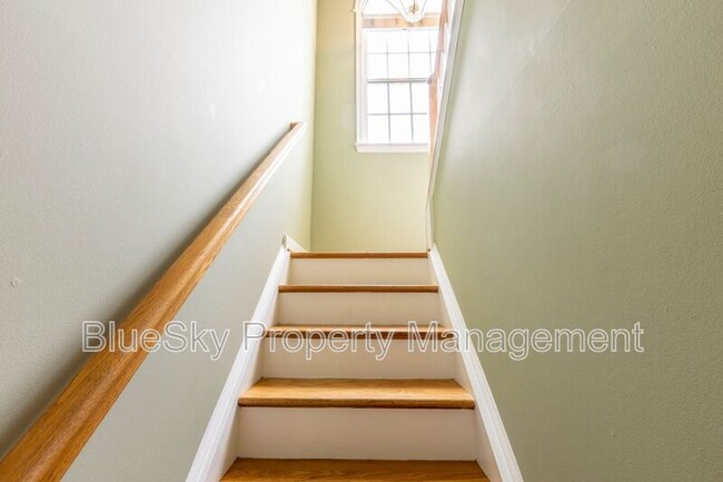 Building Photo - 2304 Ravenswood Ct