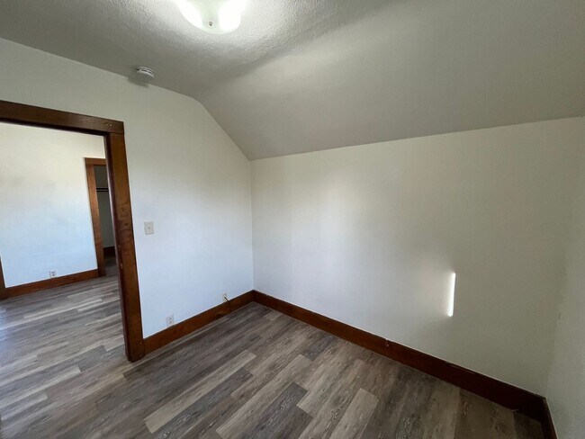 Building Photo - 725 Werle Ave