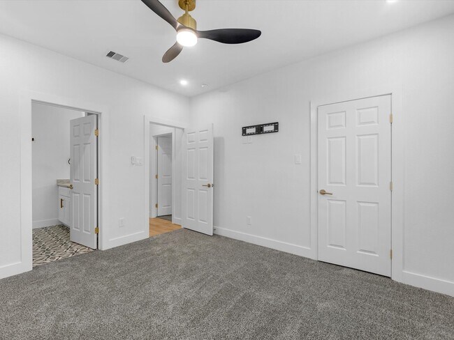 Building Photo - 900 Lucky St