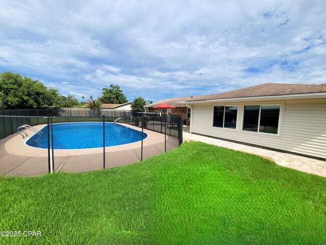 Building Photo - 325 Alexander Dr