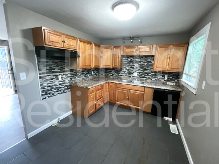 Building Photo - 8608 Crystal Ave