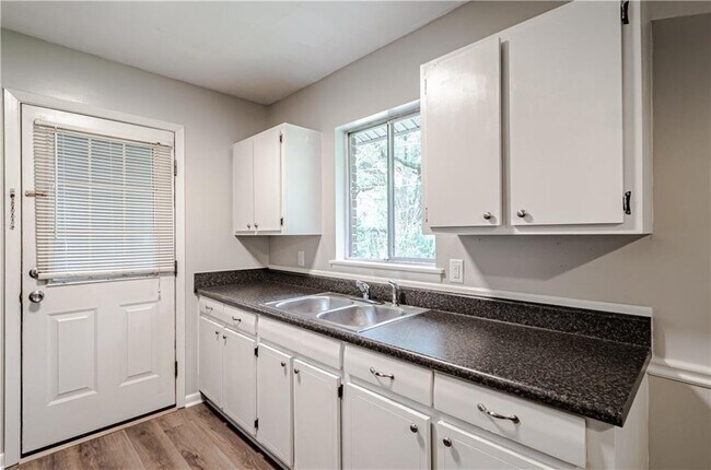 Building Photo - 4339 Binghamton Dr
