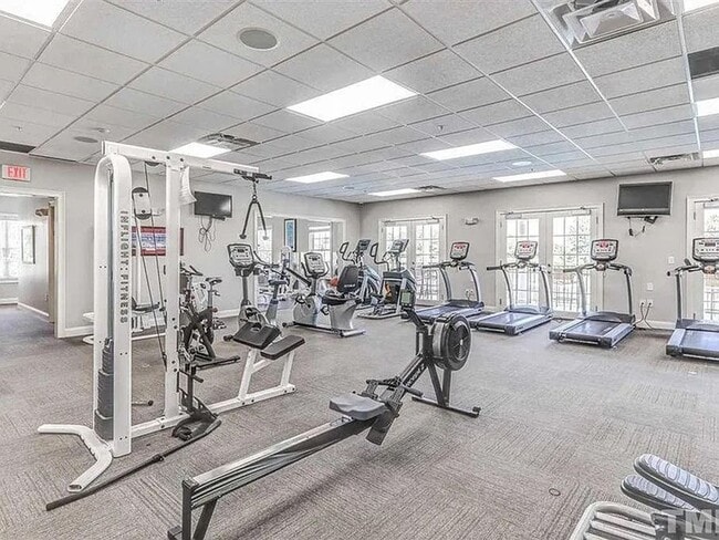 Building Photo - Stunning 3BD, 2.5BA Raleigh Townhome with a 1-Car Garage and Premier HOA Amenities