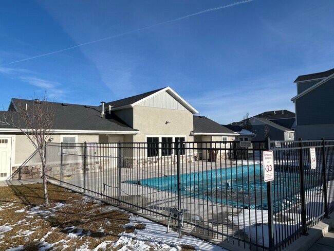 Building Photo - 14369 S Oakfield Way