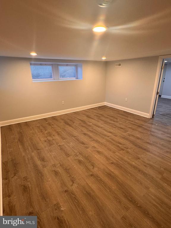 Building Photo - 5200 Ready Ave