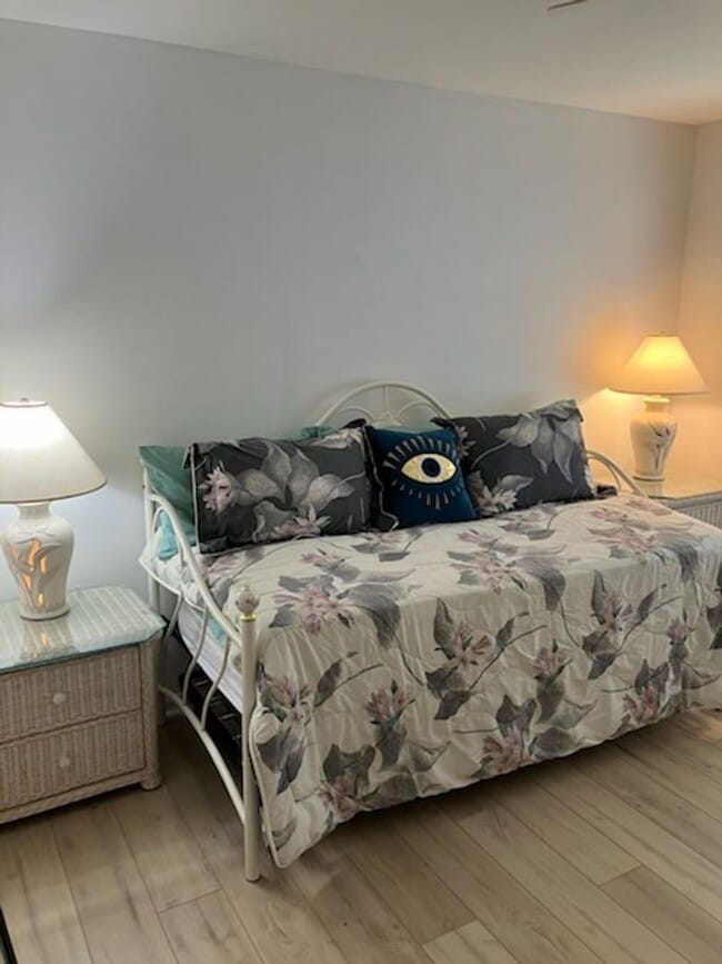 Building Photo - Home