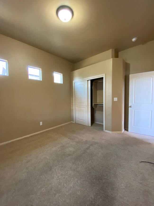 Building Photo - Gorgeous Home, New Carpet & Great Location!