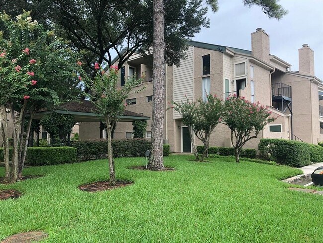 Building Photo - 10855 Meadowglen Ln