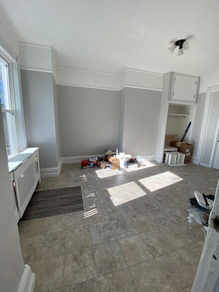Building Photo - 145 Cornelia St