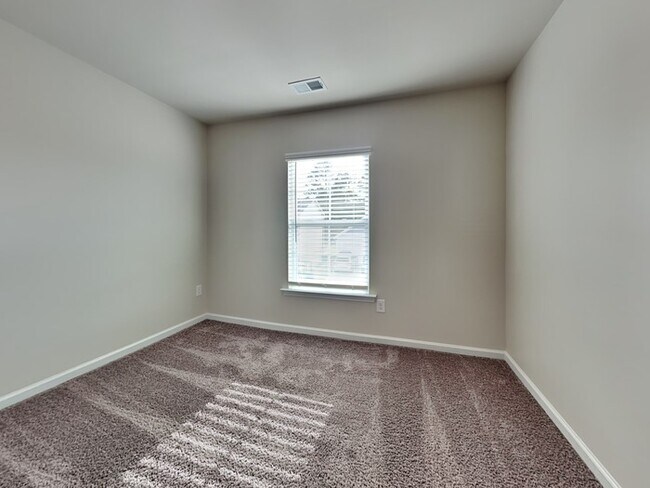 Building Photo - 107 Boat Clb Ln