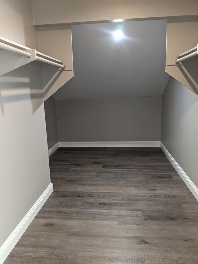 Building Photo - 4 Bed-2.5 Bath Two Story Home in San Diego